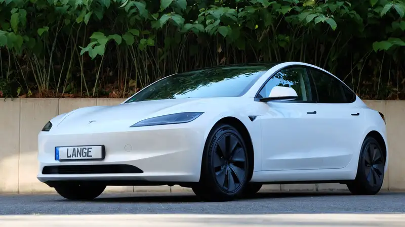 TESLA Model 3