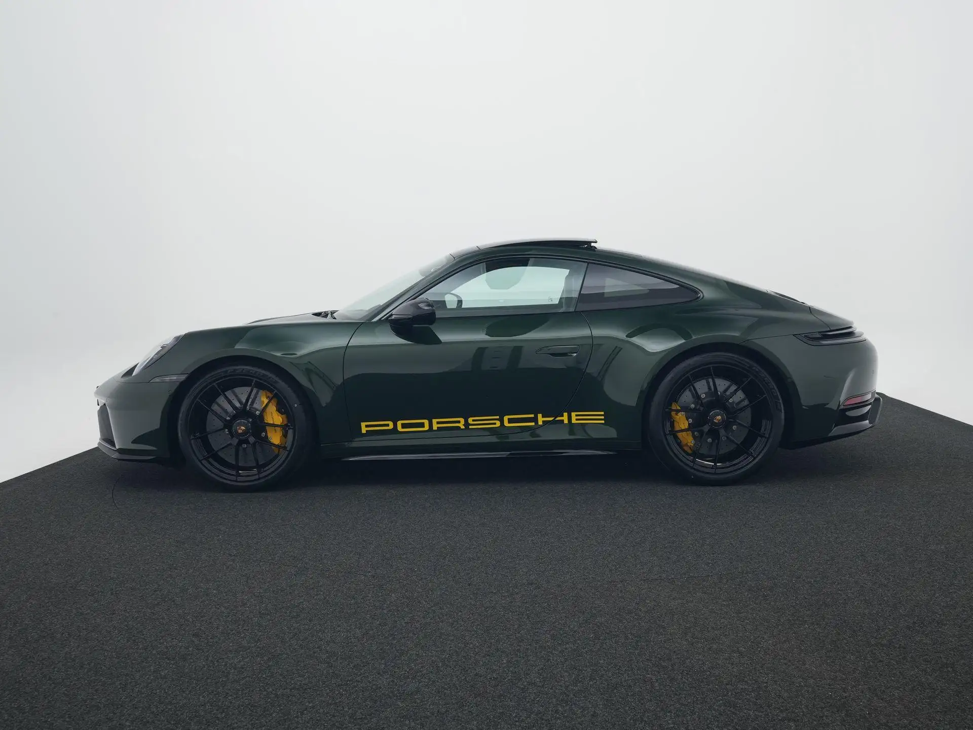포르쉐 911 Carrera 4 GTS 2026 초록 사진 2