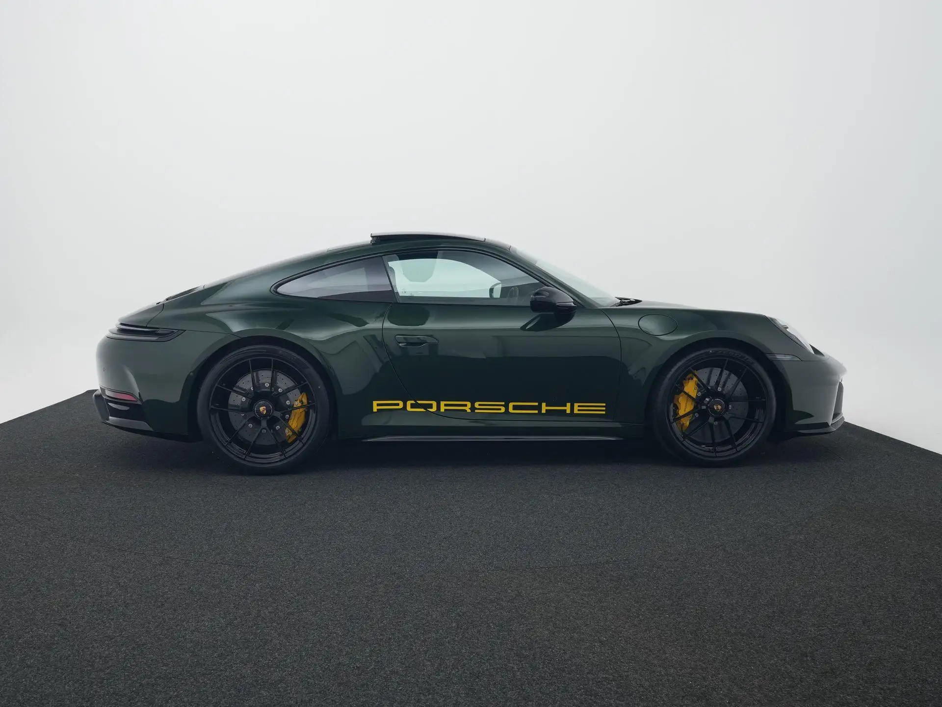 포르쉐 911 Carrera 4 GTS 2026 초록 사진 6
