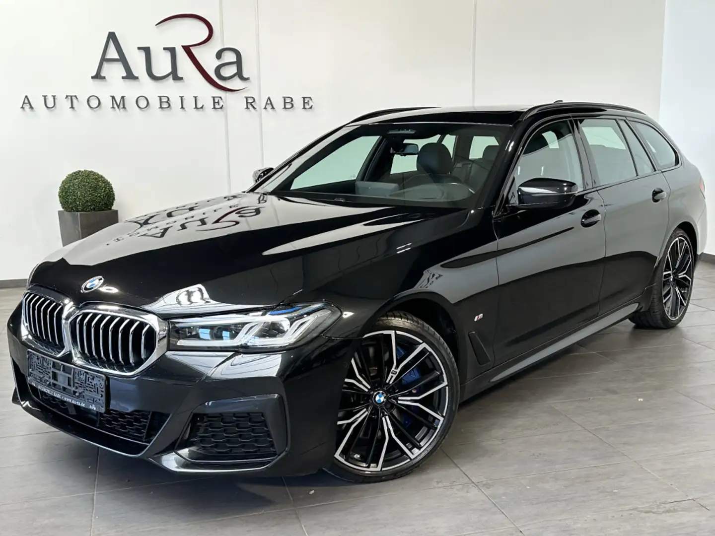 BMW 540 Touring xDrive M-Sport NAV+LASER+AHK+PANORAMA Schwarz - 1