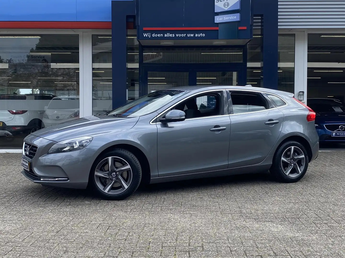 Volvo V40 1.6 T4 Momentum / Automaat / NL-Auto / 179 PK / Cr Szary - 2