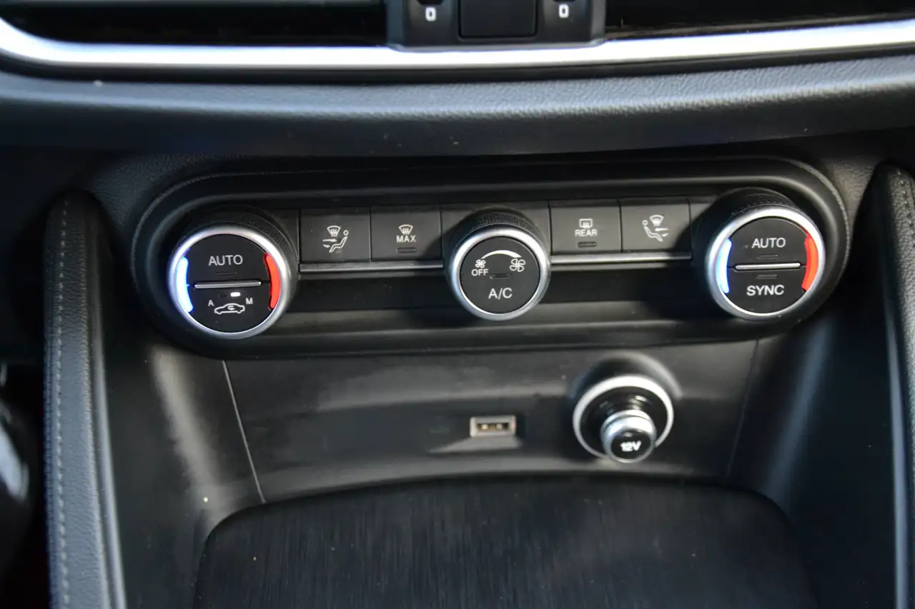 Alfa Romeo Stelvio 2021 — фото 38