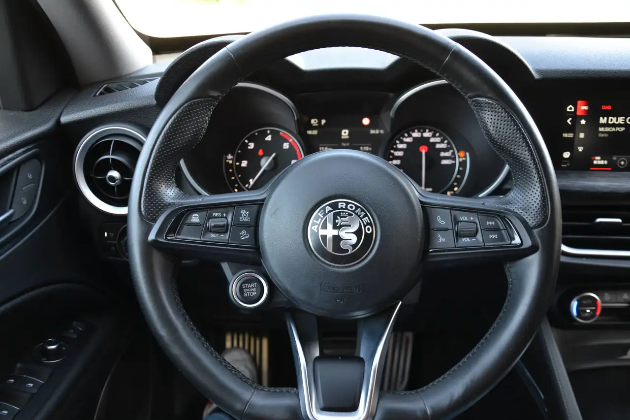 Alfa Romeo Stelvio 2021 — фото 15
