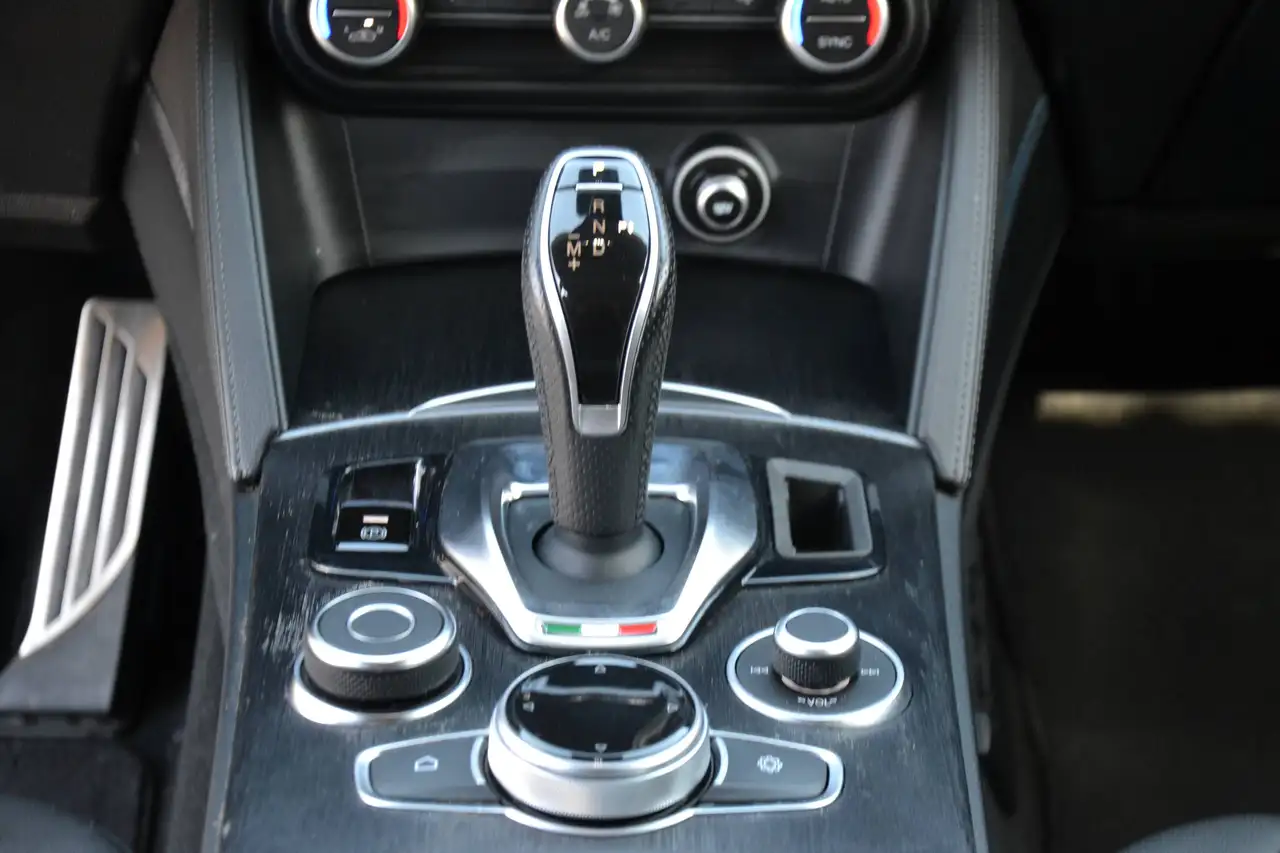 Alfa Romeo Stelvio 2021 — фото 27