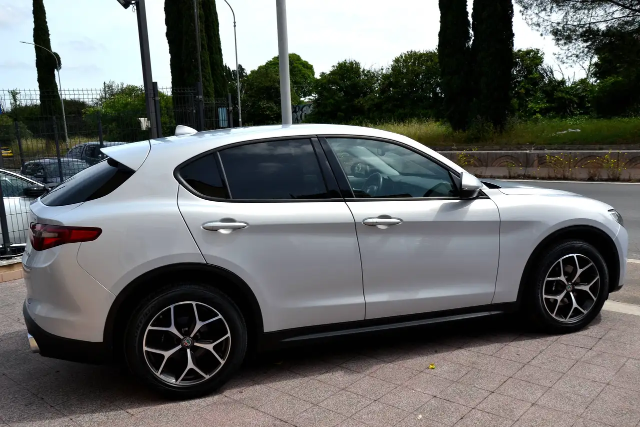 Alfa Romeo Stelvio 2021