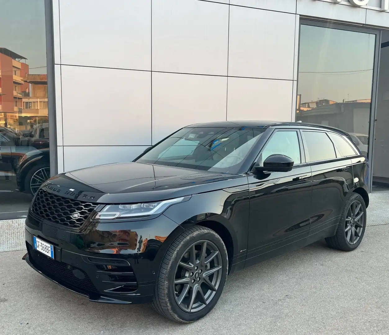 Land Rover Range Rover Velar R-Dynamic HSE possibilità noleggio no scoring Zwart - 1