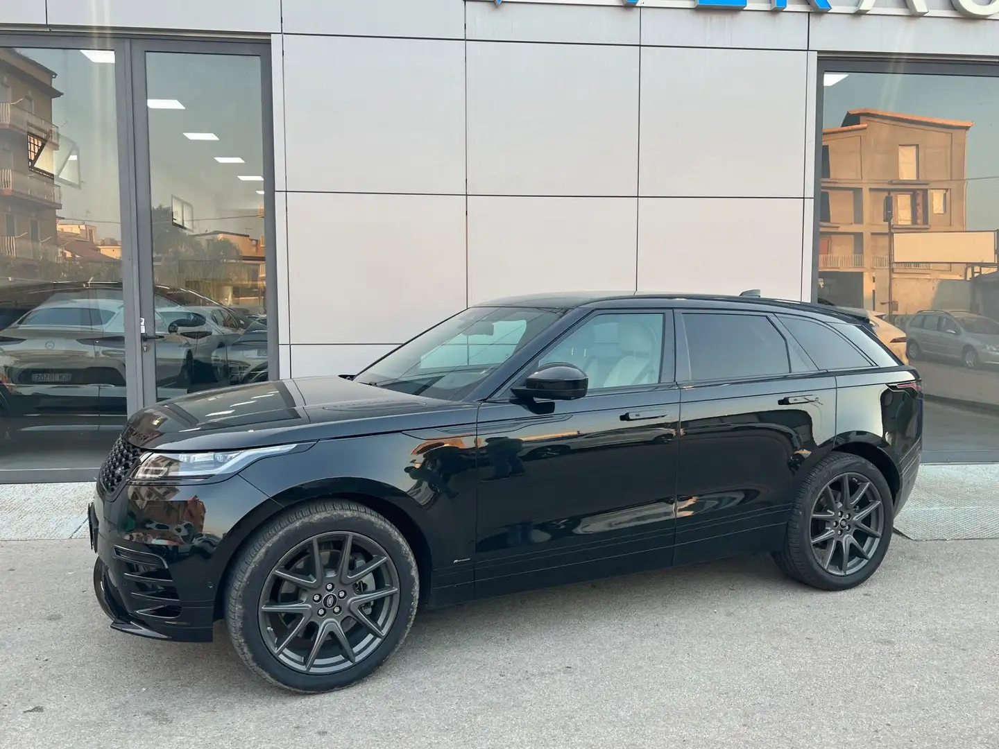 Land Rover Range Rover Velar R-Dynamic HSE possibilità noleggio no scoring Zwart - 2