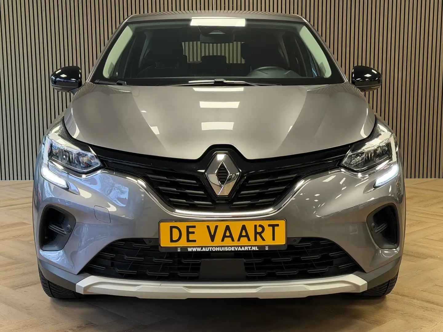 Renault Captur 1.6 E-Tech full hybrid 145 evolution AUT. CAMERA P Grijs - 2