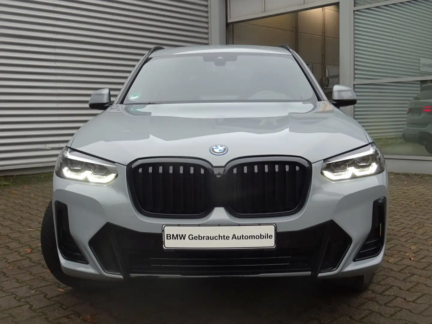BMW X3 xDrive30e M Sport LivePro HiFi Drive/ParkAssi Grau - 2