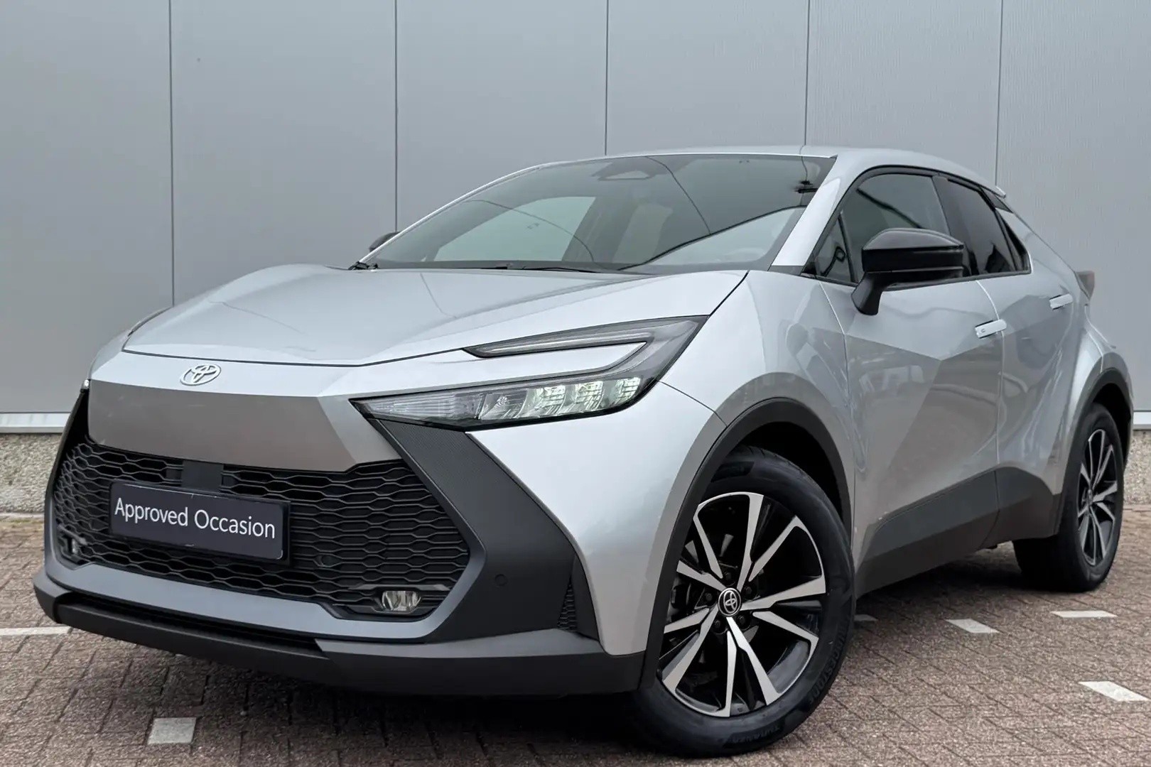 Toyota C-HR 1.8 Hybrid 140 Dynamic, Navigatie Navigatie, Dodeh Grijs - 2