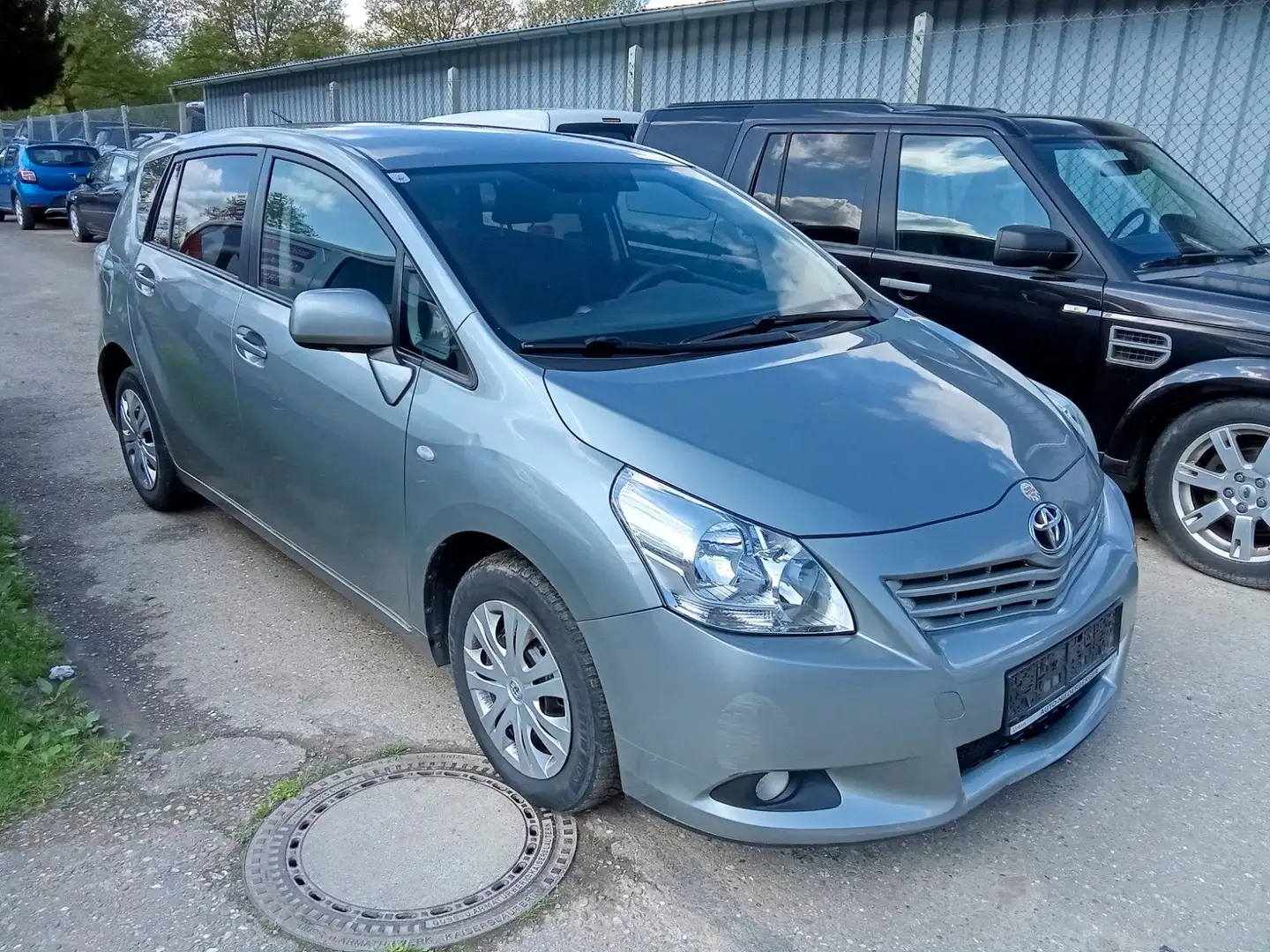 Toyota Verso Basis Gri - 2