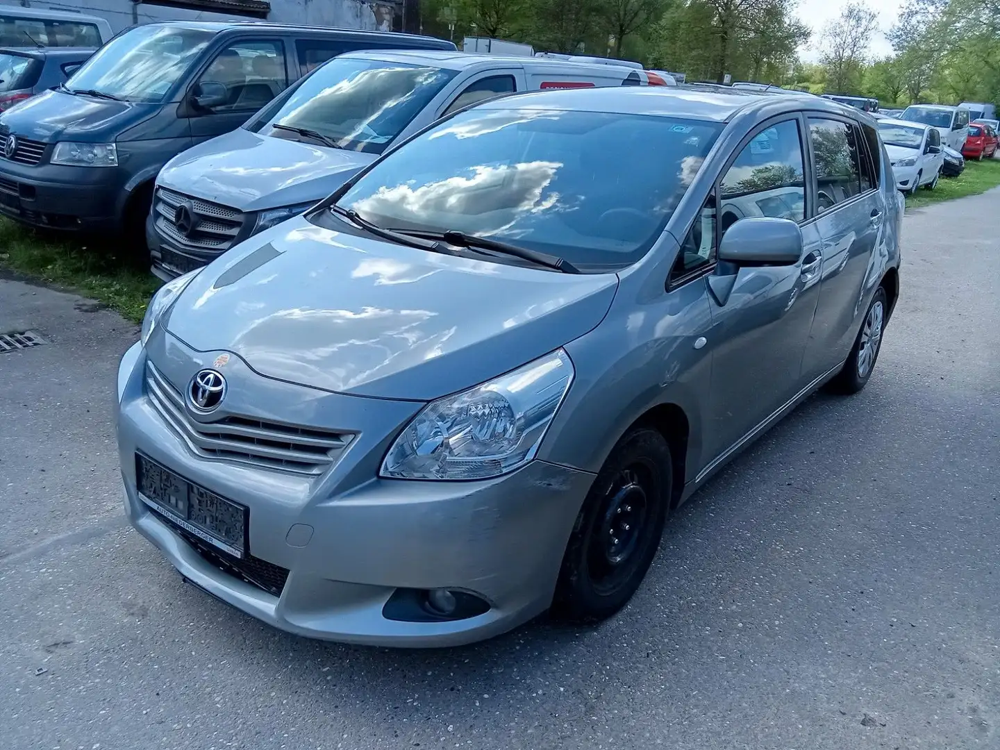 Toyota Verso Basis Gri - 1