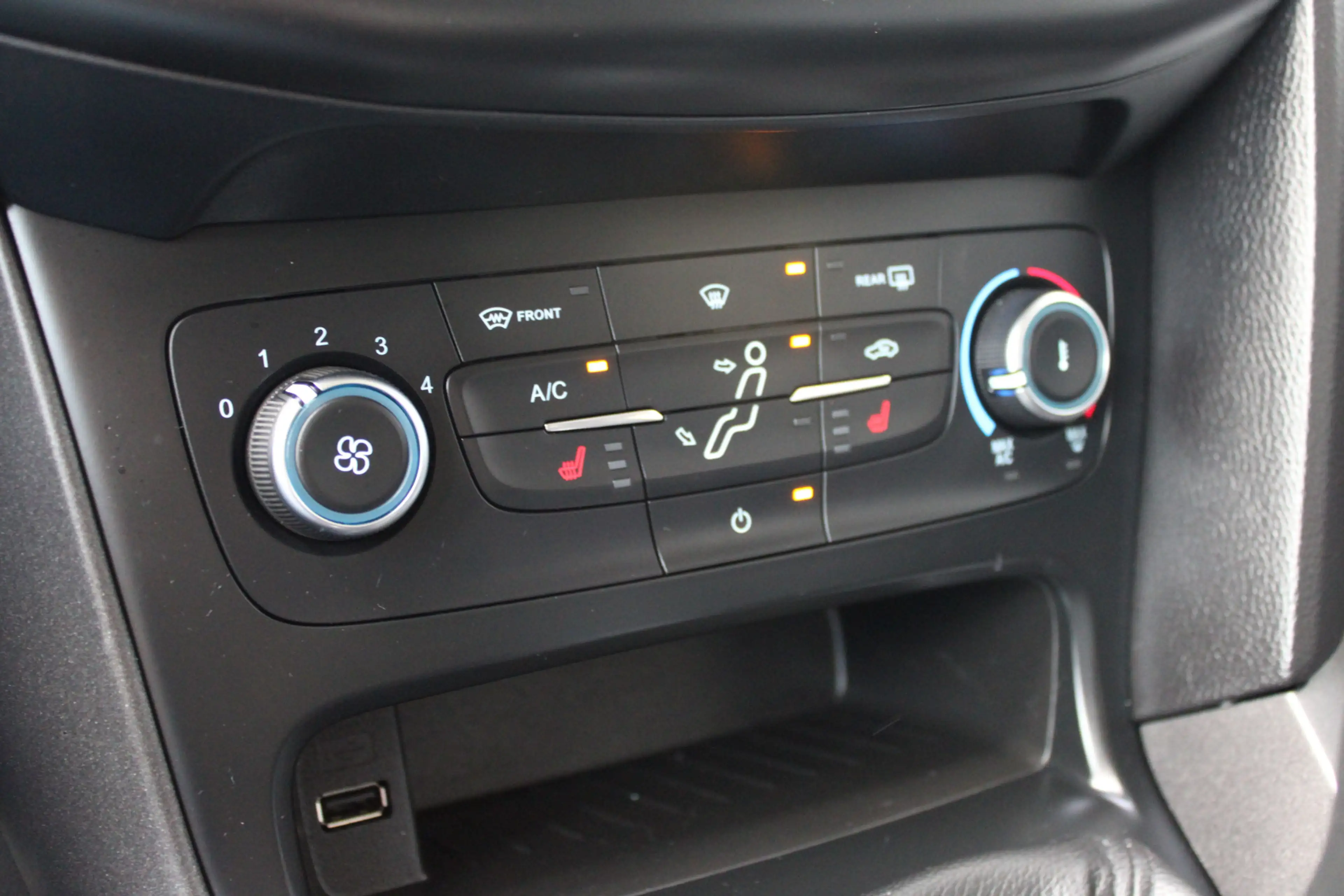 Ford Focus Wagon 1.0 126 Pk Titanium Edition Stuurverwarming — photo 10