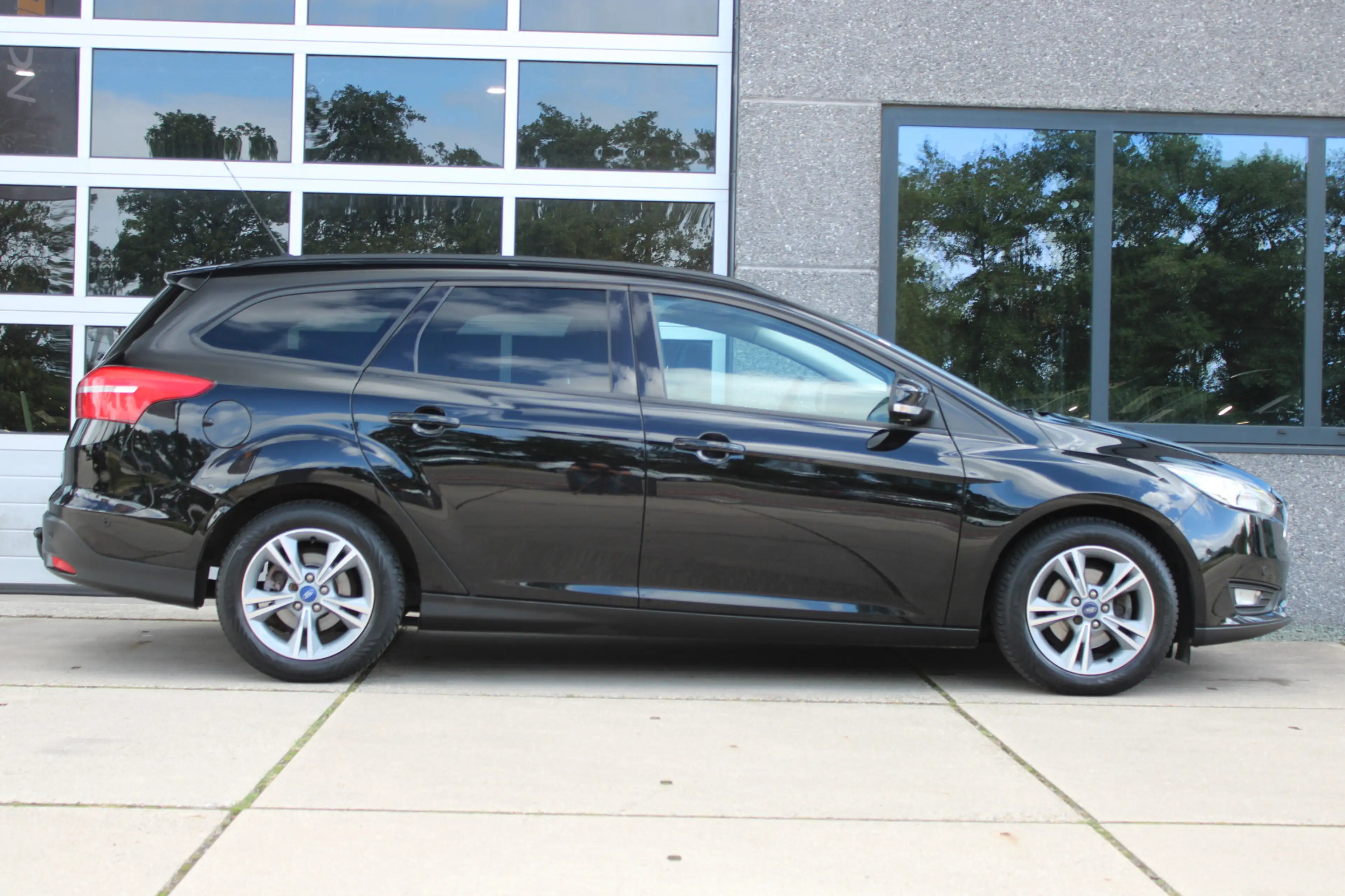 Ford Focus Wagon 1.0 126 Pk Titanium Edition Stuurverwarming — photo 4