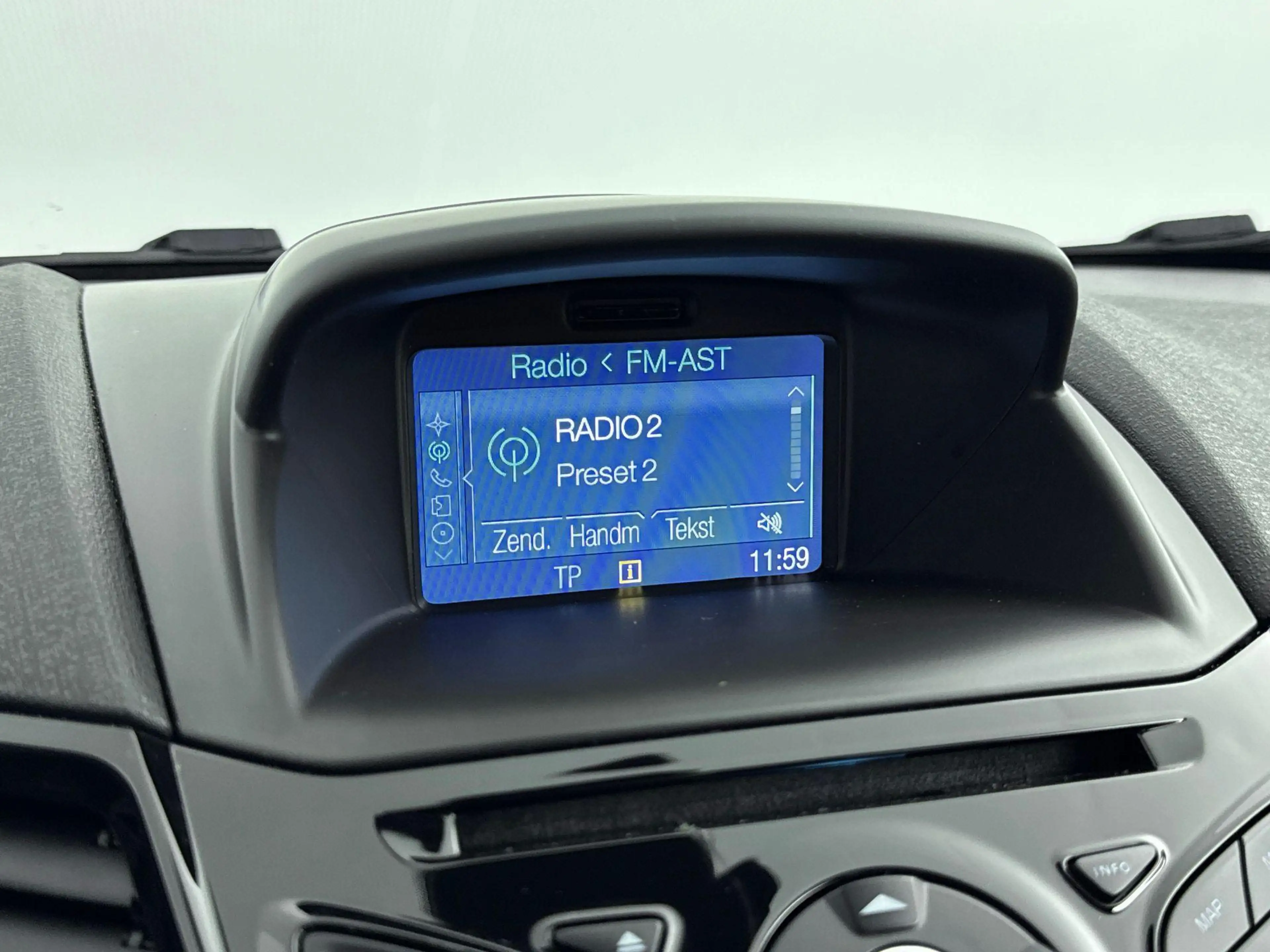 Ford Fiesta 1.0 EcoBoost Titanium | Afneembare trekhaak | Navi — photo 9