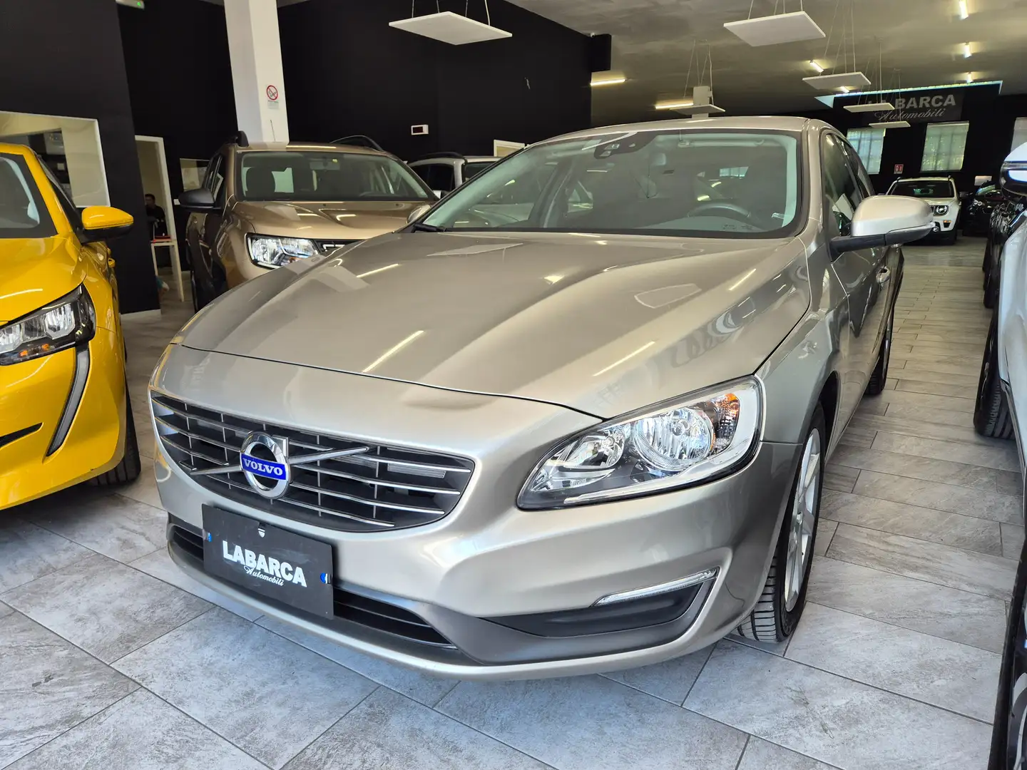 Volvo V60 V60 I 2014 1.6 d2 Kinetic Beige - 2