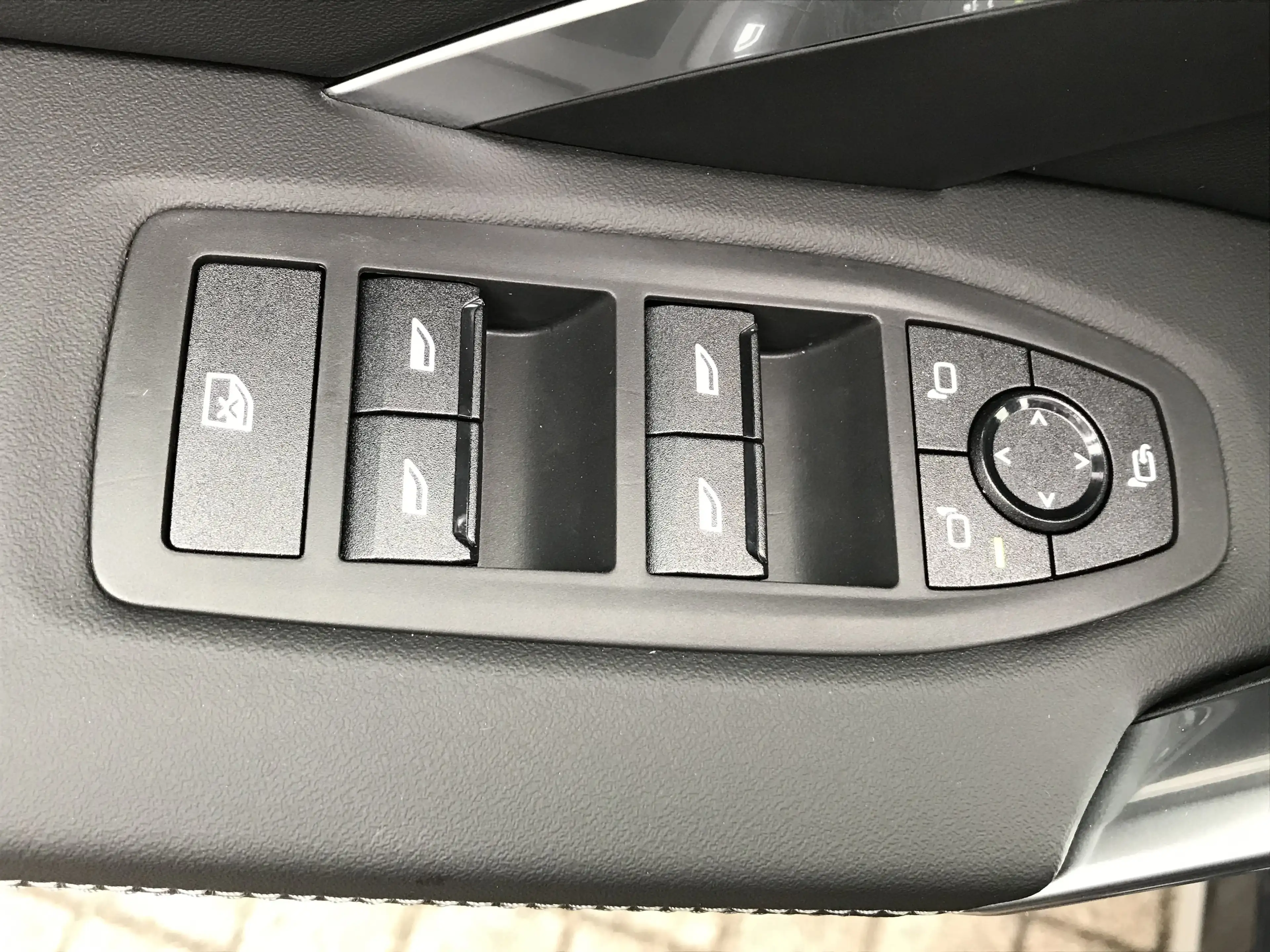 BMW iX1 eDrive20 xLine Head-Up DAB LED RFK Shz PDC — photo 12