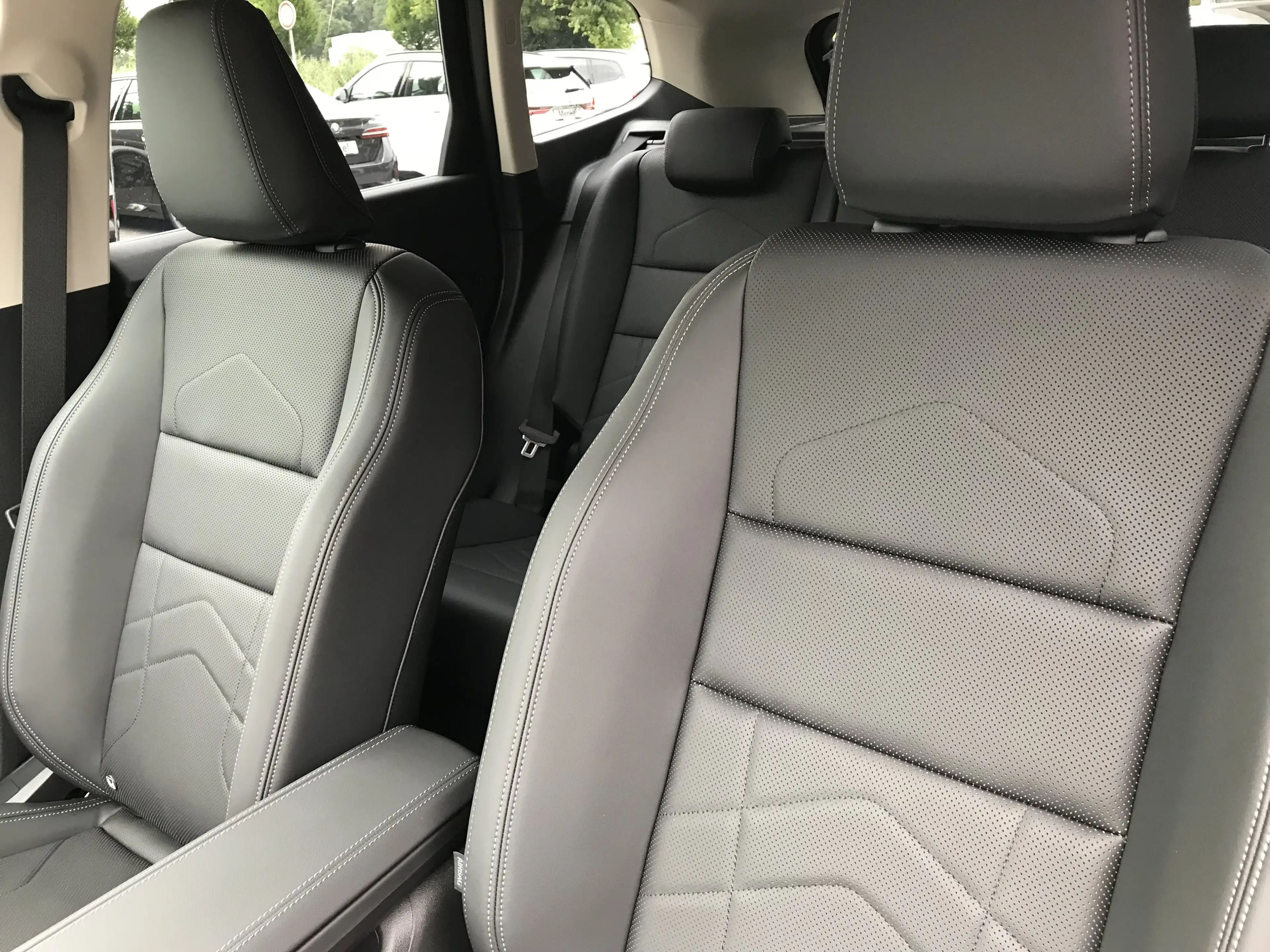 BMW iX1 eDrive20 xLine Head-Up DAB LED RFK Shz PDC — photo 10
