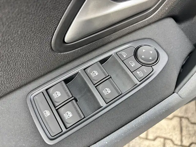 Dacia Duster view 8