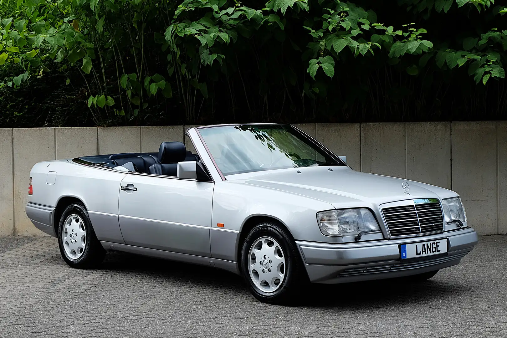 Mercedes-Benz E 320 NEUWERTIGES MERCEDES E 320 CABRIOLET !!!!!! Zilver - 1