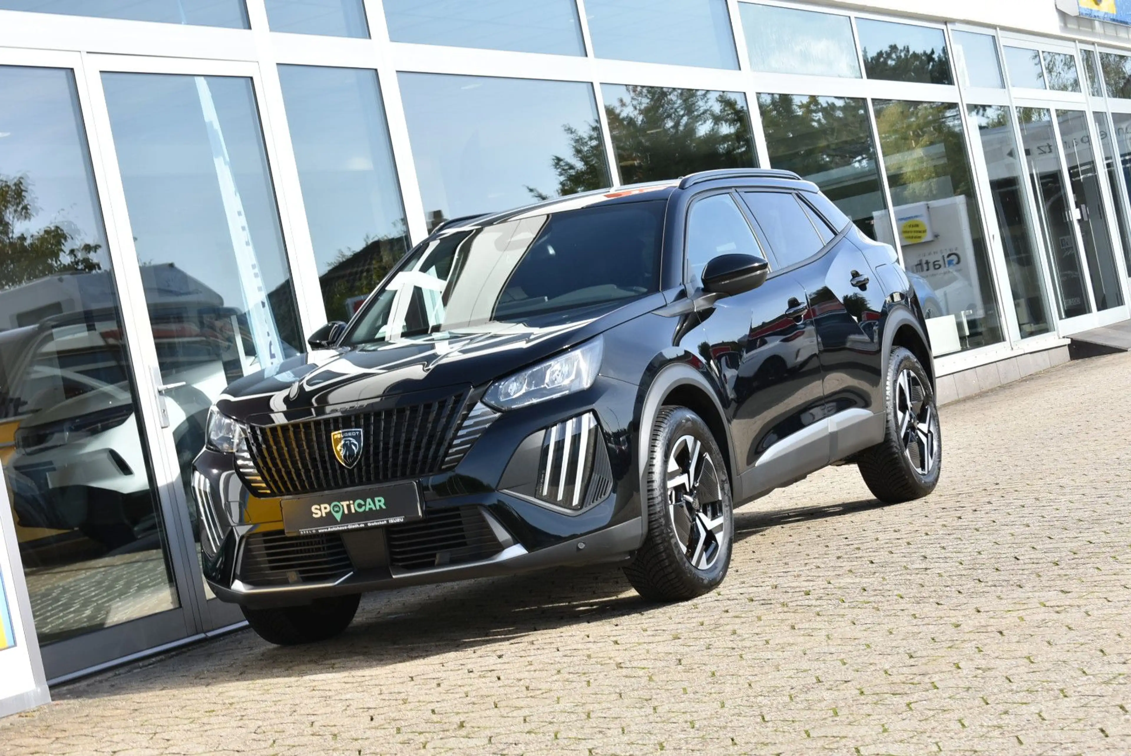 Peugeot 2008 Hybrid 145 Allure — photo 6