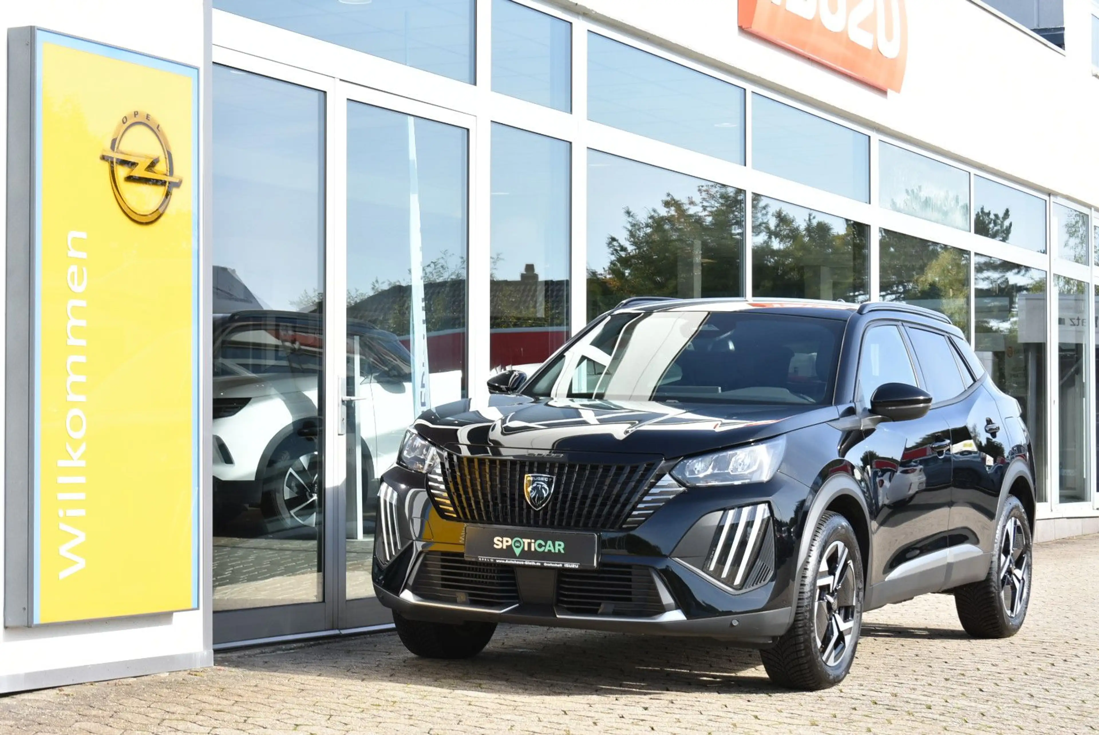 Peugeot 2008 Hybrid 145 Allure — photo 2