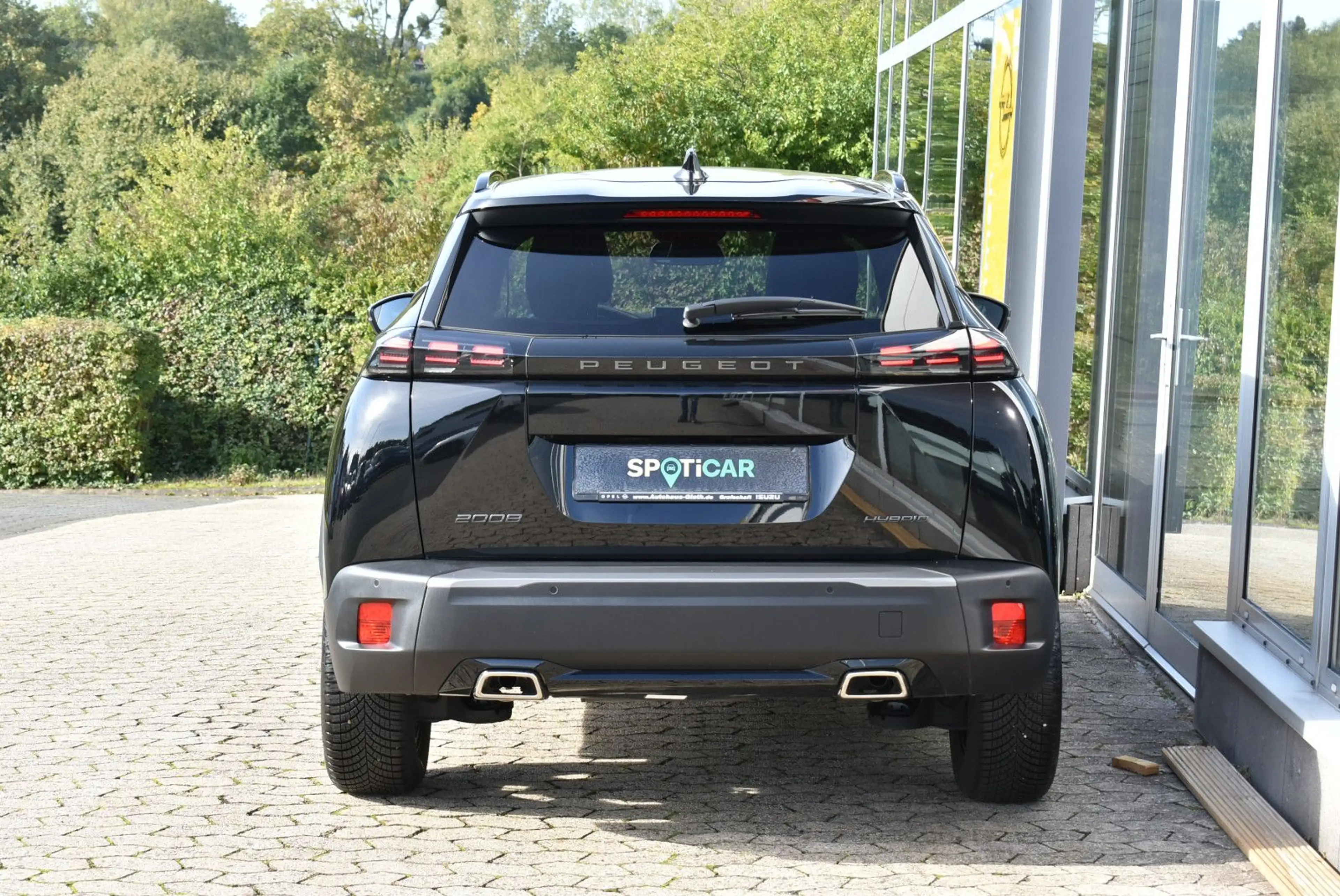 Peugeot 2008 Hybrid 145 Allure — photo 5