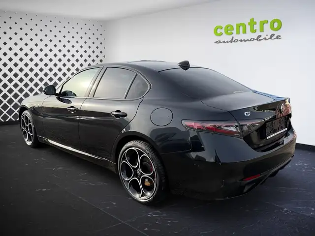 Alfa Romeo Giulia view 6