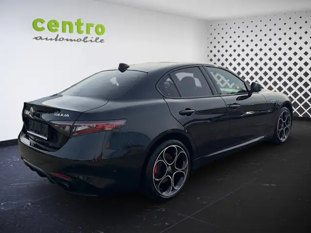Alfa Romeo Giulia view 5