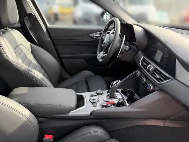 Alfa Romeo Giulia view 7