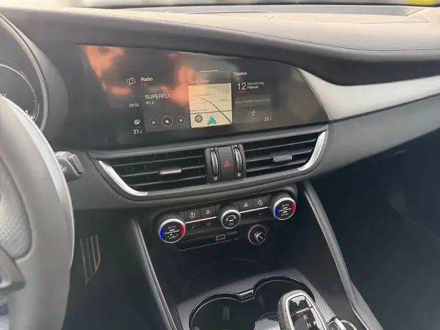 Alfa Romeo Giulia view 10