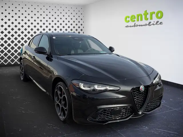 Alfa Romeo Giulia view 4