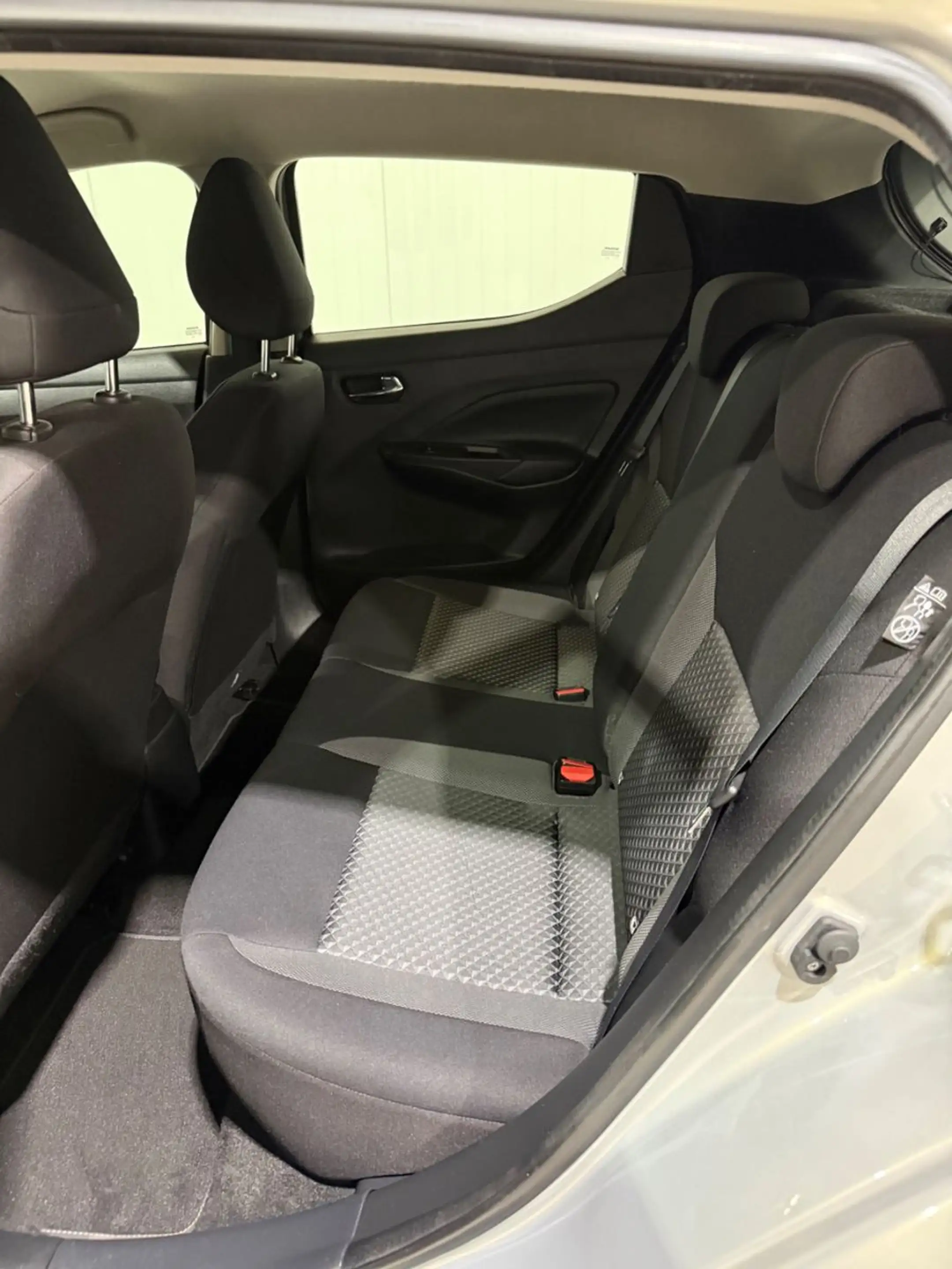 Nissan Micra N-Way Automatik, Navi, SHZ, TÜV/AU neu — photo 11
