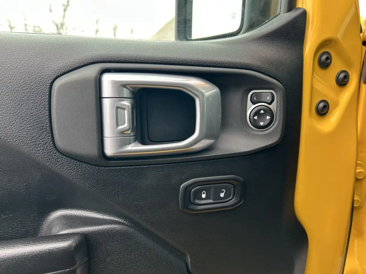 Jeep Wrangler снимка Jeep Wrangler