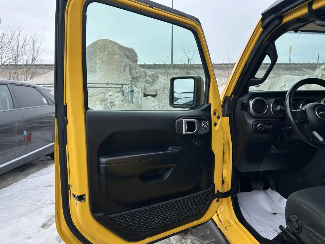 Jeep Wrangler снимка Jeep Wrangler