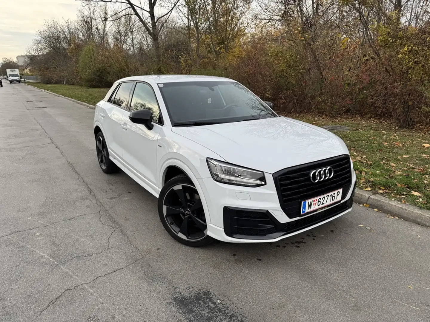Audi Q2 35 TFSI S-line S-tronic Weiß - 2