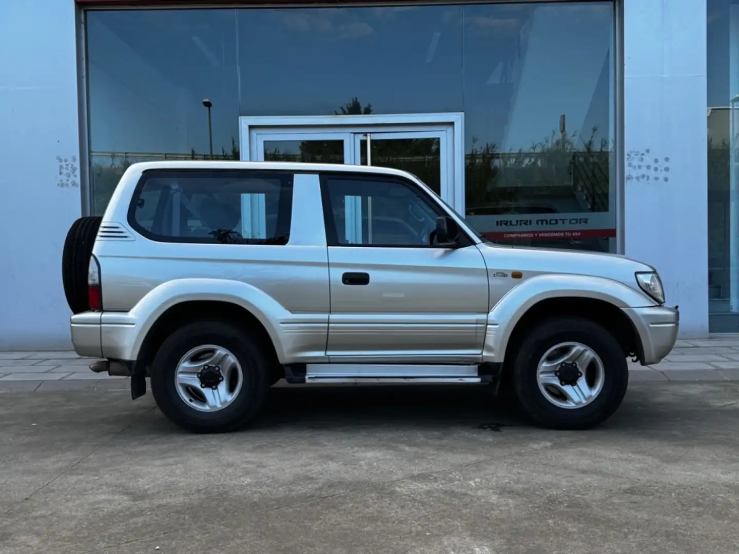 Toyota Land Cruiser 3.0 D4D VX Silber - 1