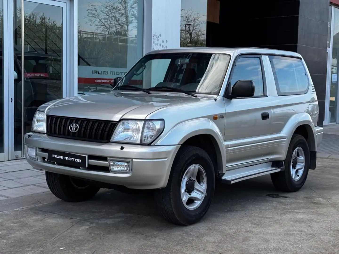 Toyota Land Cruiser 3.0 D4D VX Silber - 2
