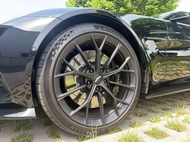 Aston Martin Vantage Coupé Ansicht 18