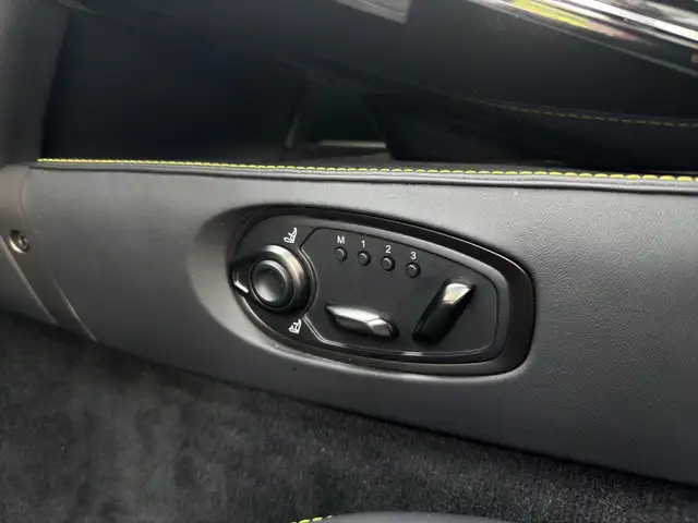 Aston Martin Vantage Coupé Ansicht 15