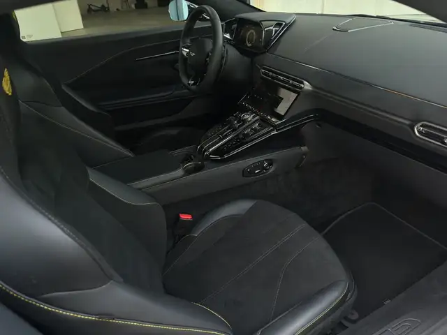Aston Martin Vantage Coupé Ansicht 11