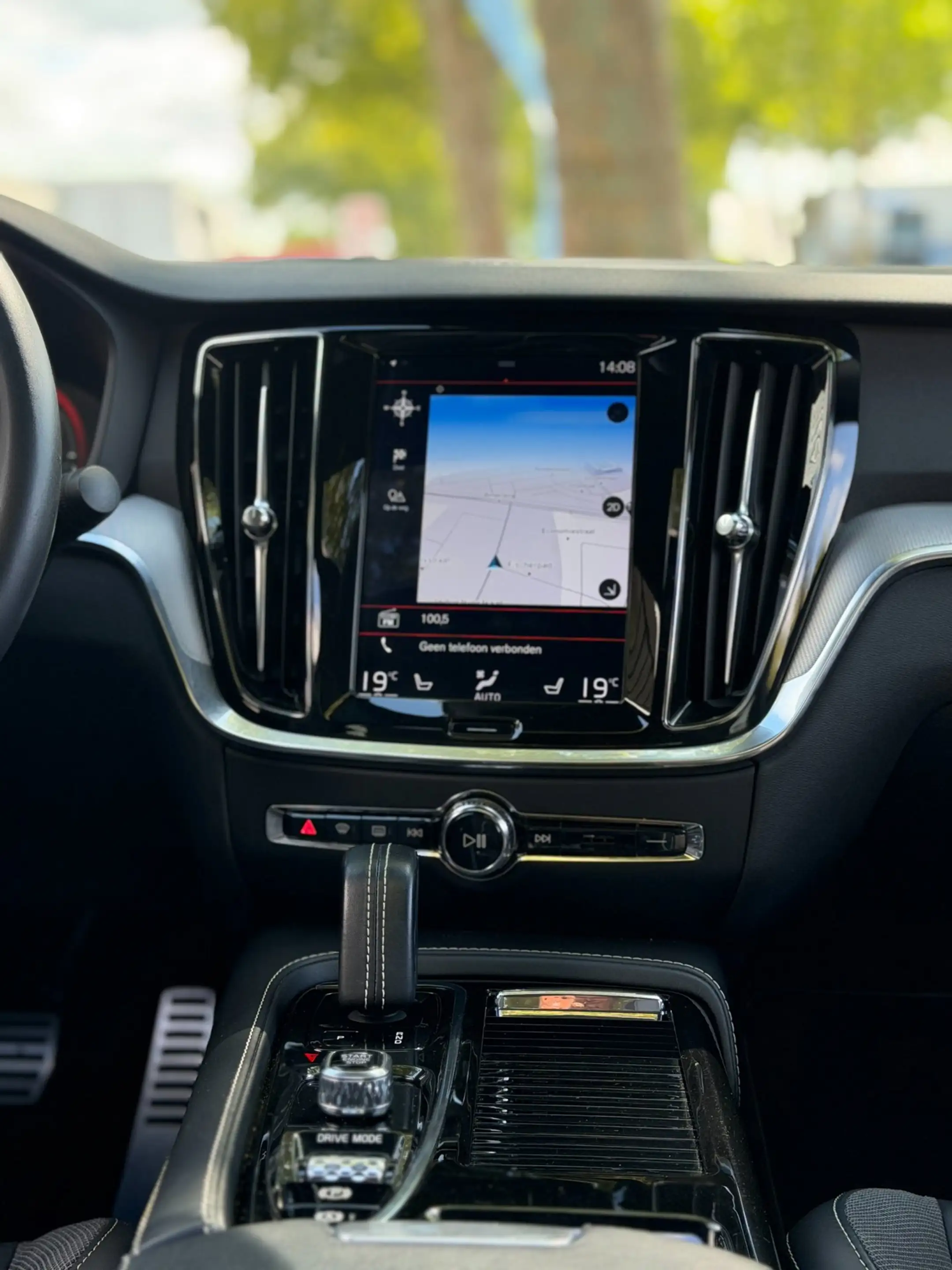 Volvo S60 2.0 T8 AWD Twin Engine R-Design|Pano|HUD|CarPlay|1 — photo 22