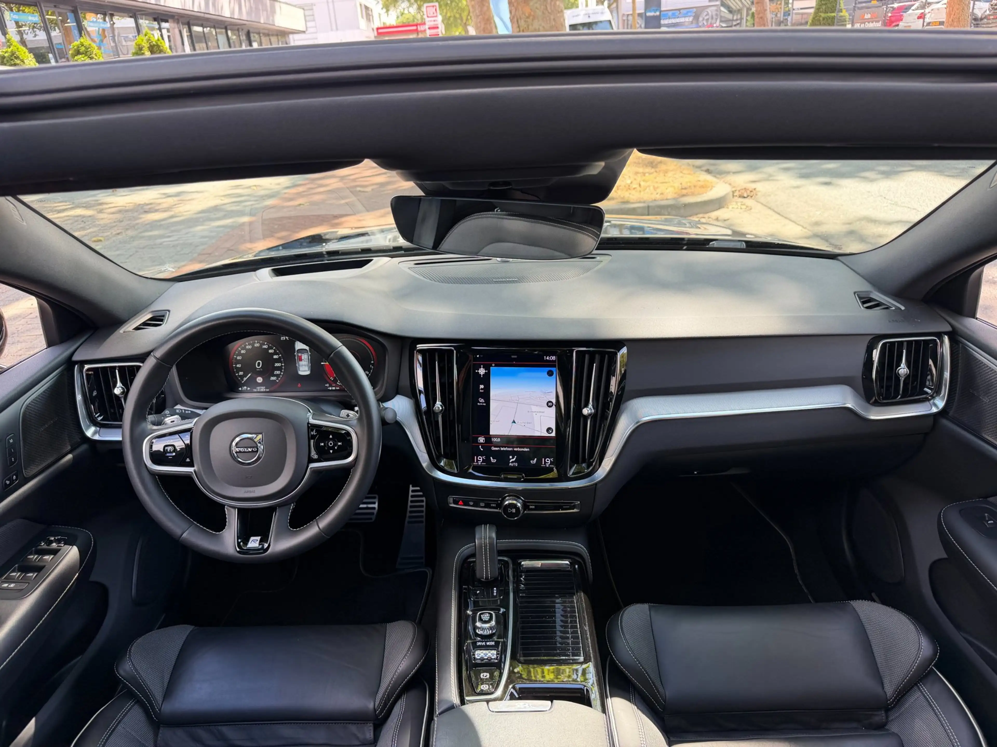 Volvo S60 2.0 T8 AWD Twin Engine R-Design|Pano|HUD|CarPlay|1 — photo 8