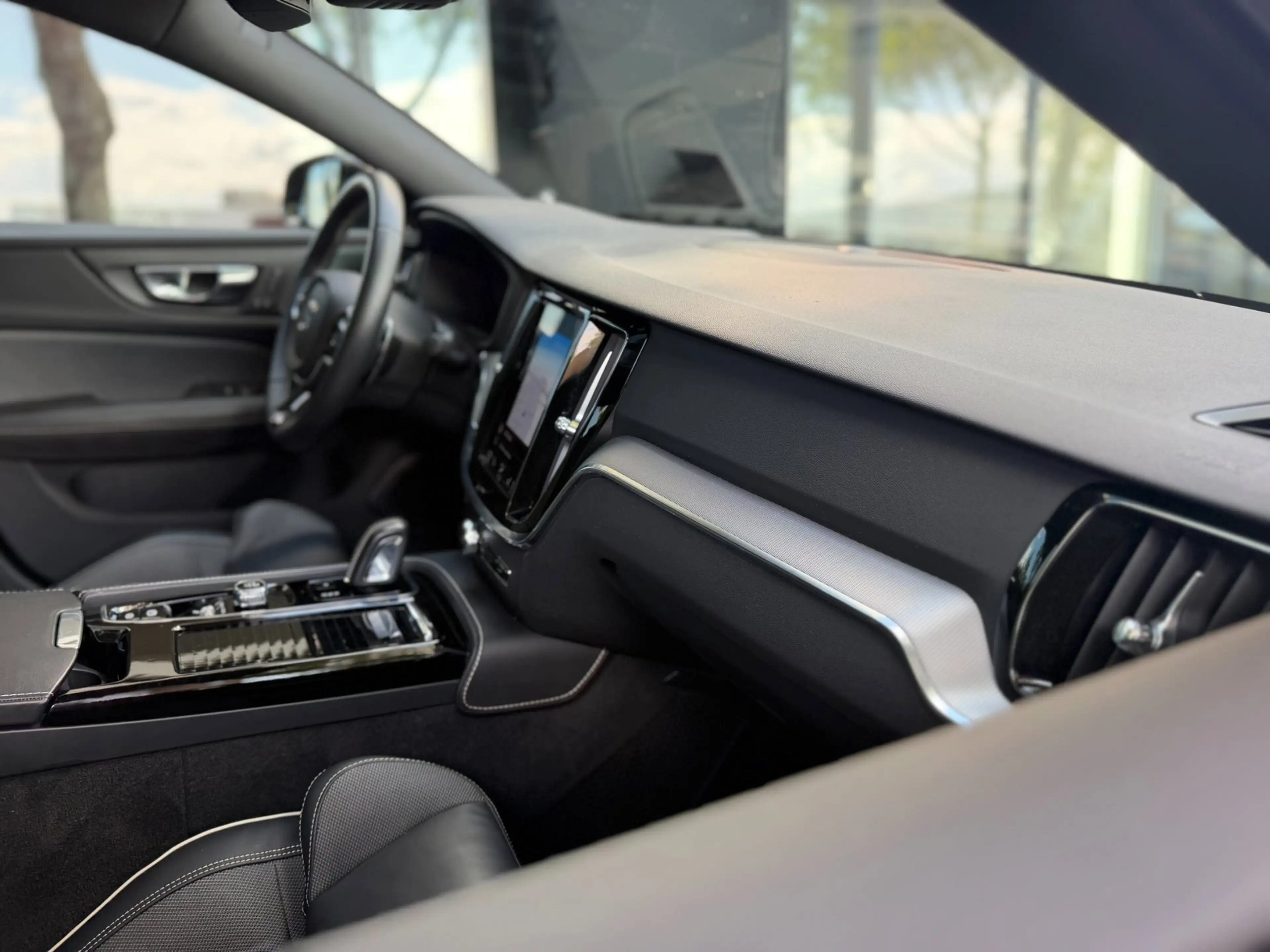 Volvo S60 2.0 T8 AWD Twin Engine R-Design|Pano|HUD|CarPlay|1 — photo 25