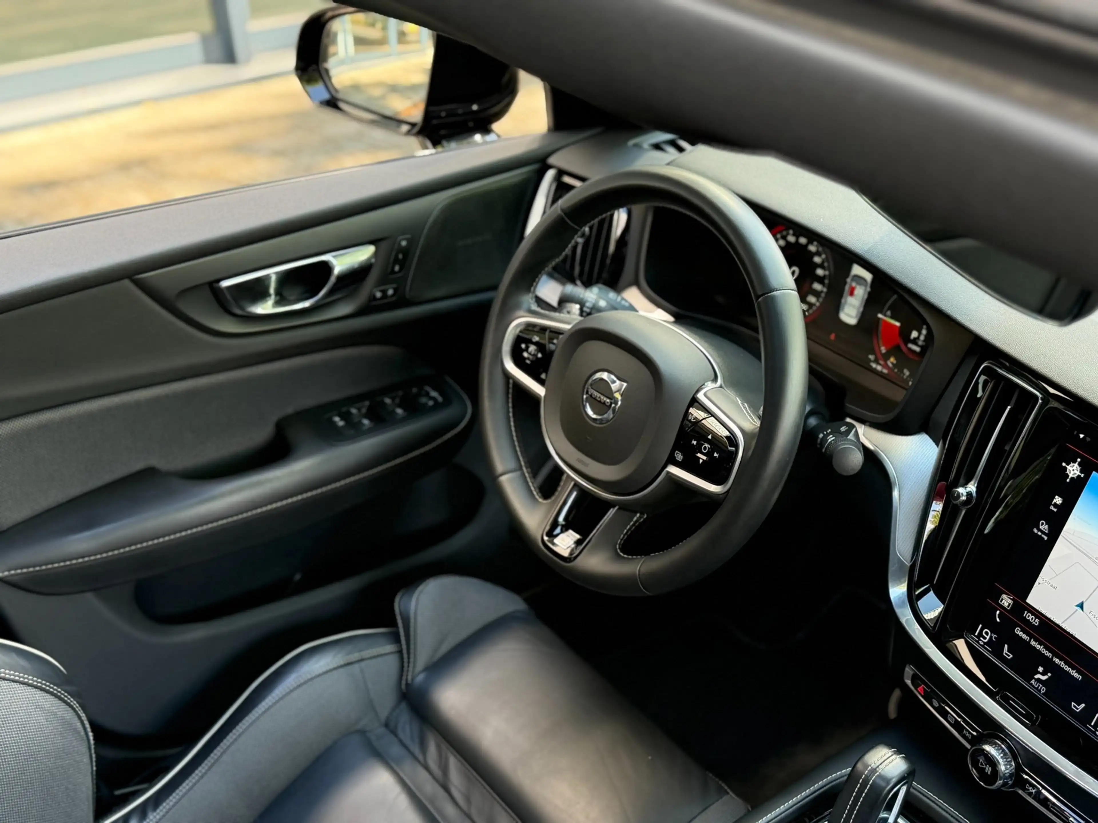 Volvo S60 2.0 T8 AWD Twin Engine R-Design|Pano|HUD|CarPlay|1 — photo 13