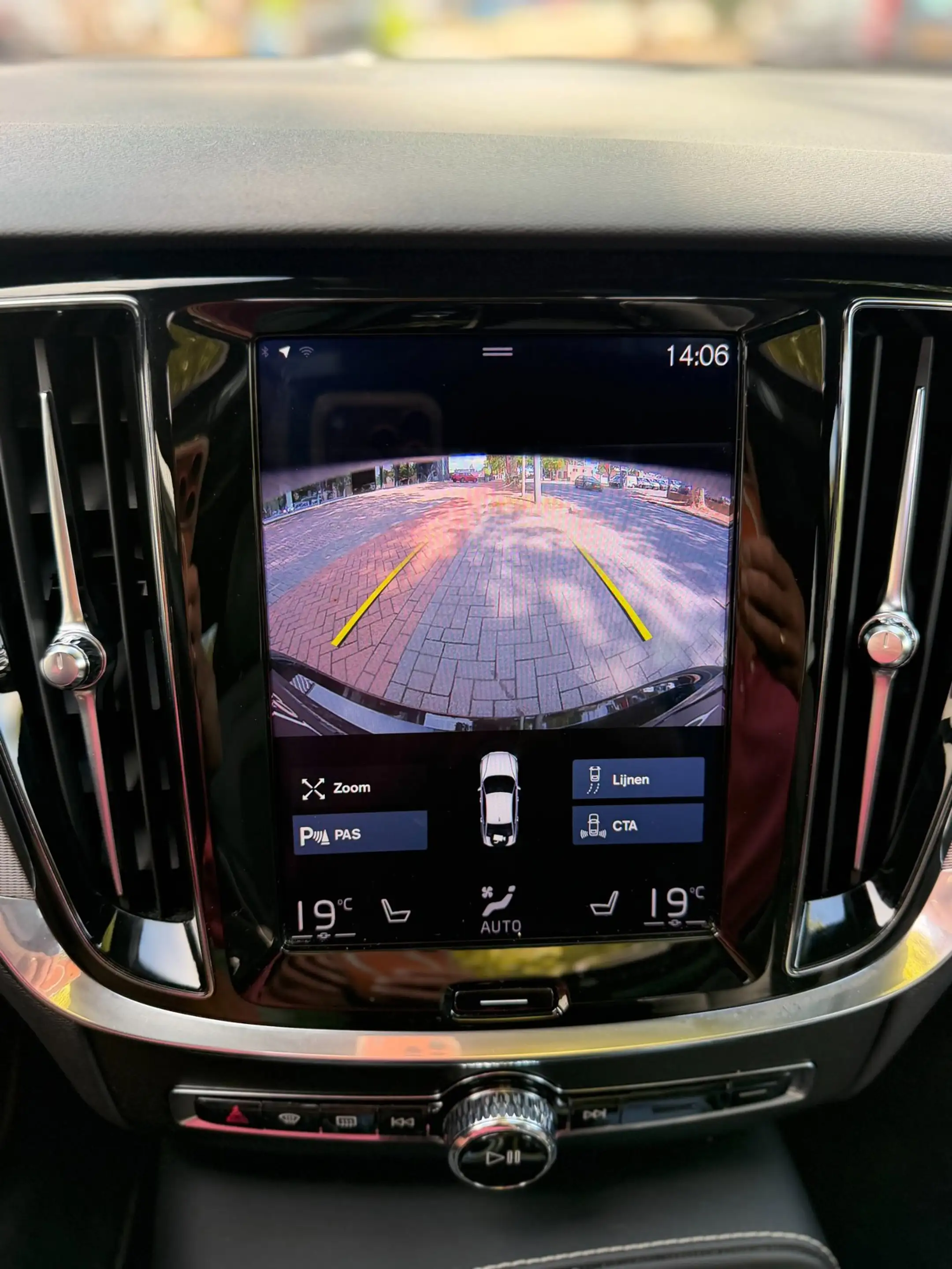 Volvo S60 2.0 T8 AWD Twin Engine R-Design|Pano|HUD|CarPlay|1 — photo 20