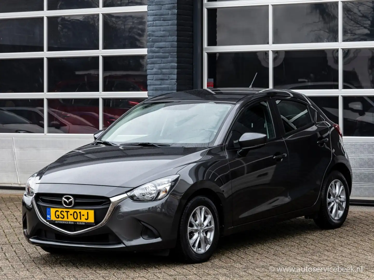 Mazda 2 1.5 SkyActiv-G Automaat met 22256 kilometers Grijs - 1