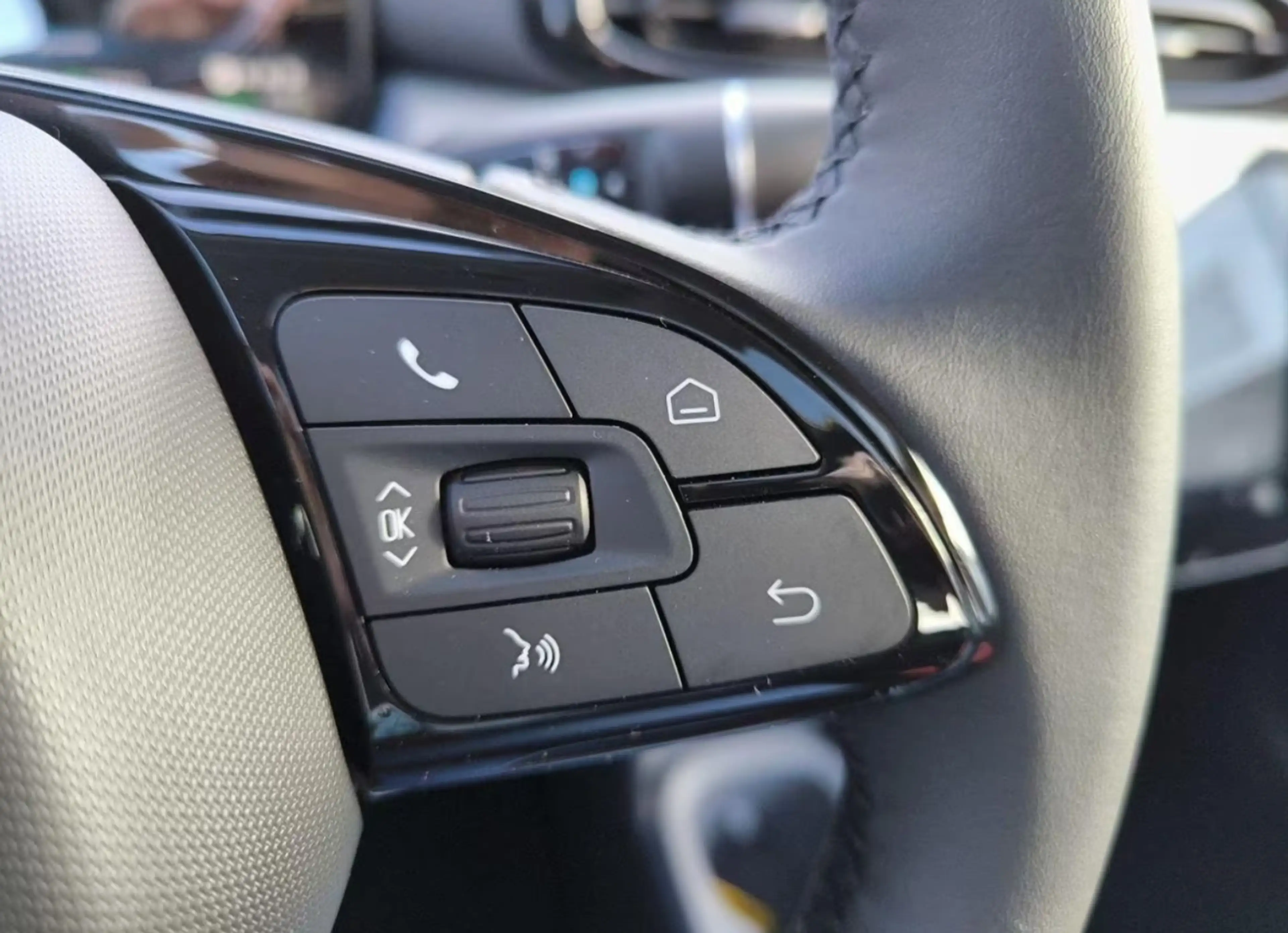 Leapmotor T03 37 70 kW BEV ACC+Navi+Pano+SD+Kam.+KeyLess — photo 15