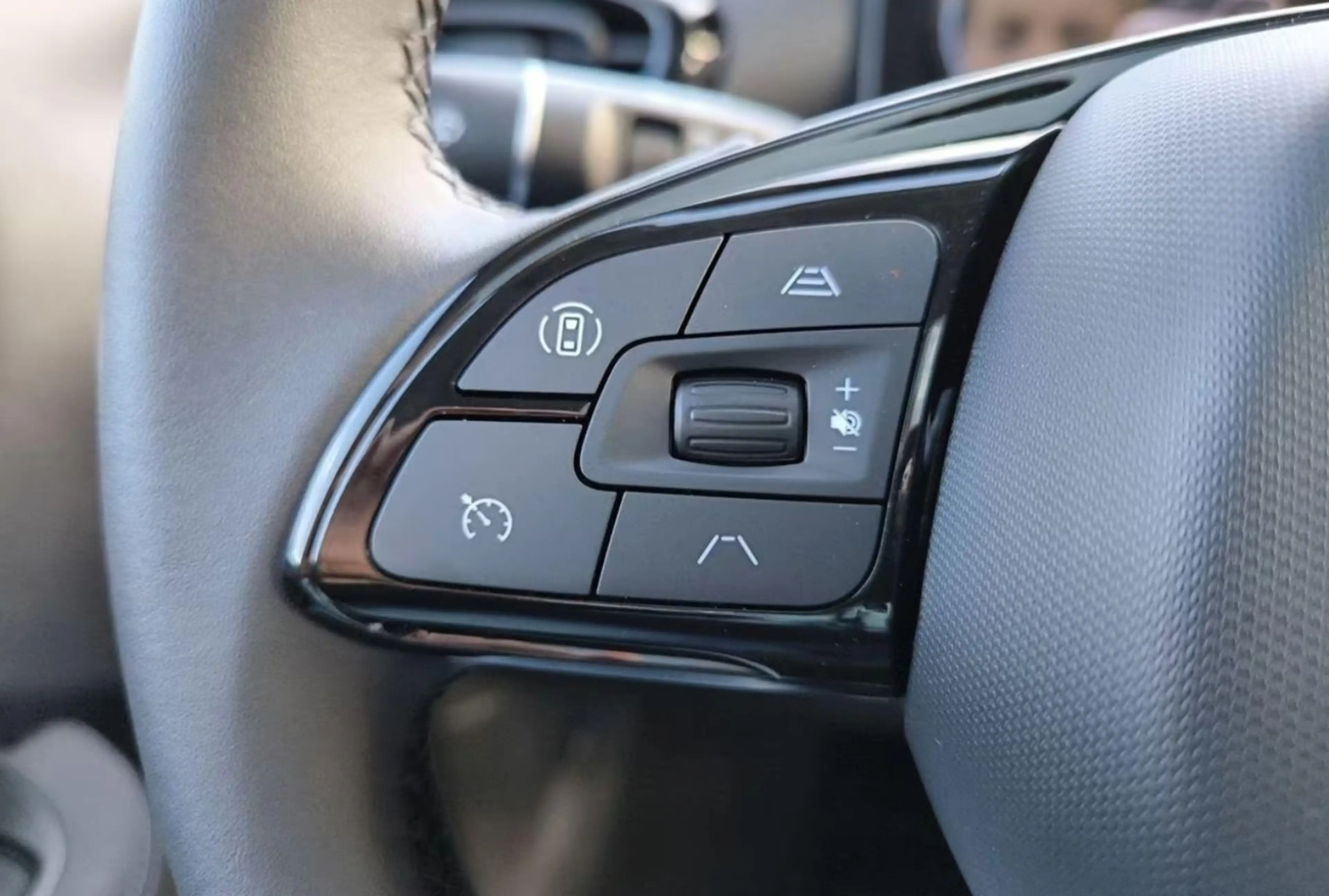 Leapmotor T03 37 70 kW BEV ACC+Navi+Pano+SD+Kam.+KeyLess — photo 14