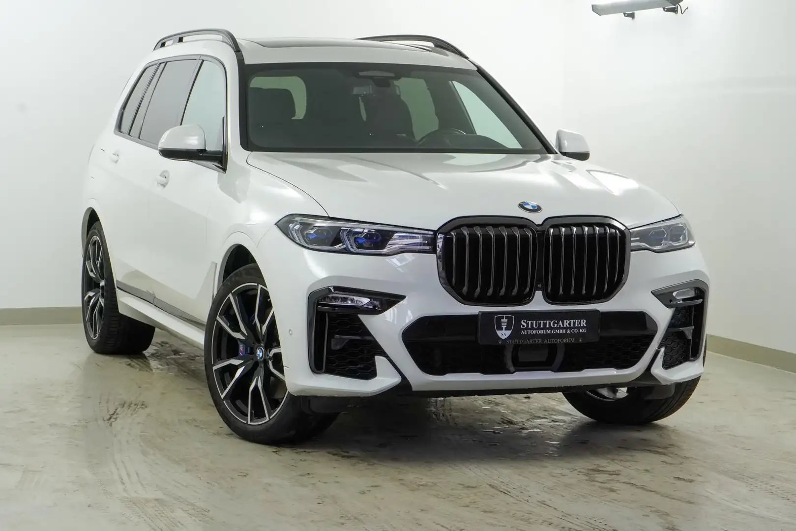 BMW X7 xDrive 40 d M Sport Sky Pano AHK Laser 360 Fehér - 1